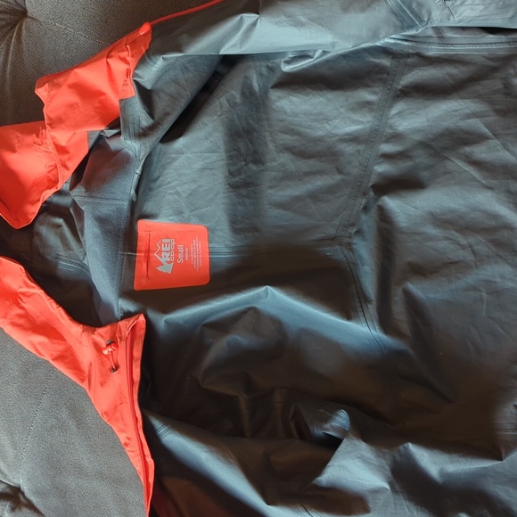 REI coral Gore-Tex rain jacket women's S - Picture 3 of 4